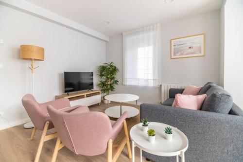 Villa Marta Apartamentos Centricos Junto Al Mar — 4-Star Luxury Hotel in Castro-Urdiales, Spain