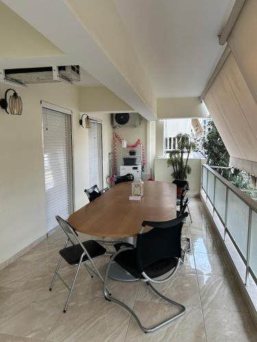 FilOikos Veranda Deck Escape and Retreat 3Br 2Ba — 4-Star Luxury Hotel in Athens, Greece