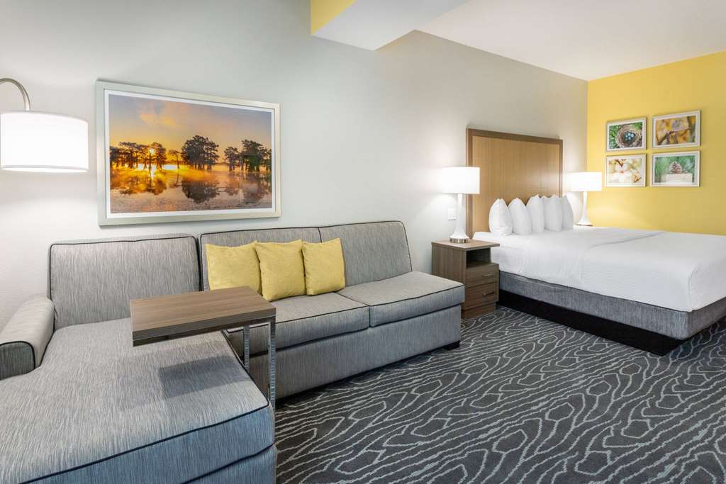 La Quinta Inn & Suites by Wyndham Valdosta - photo 47
