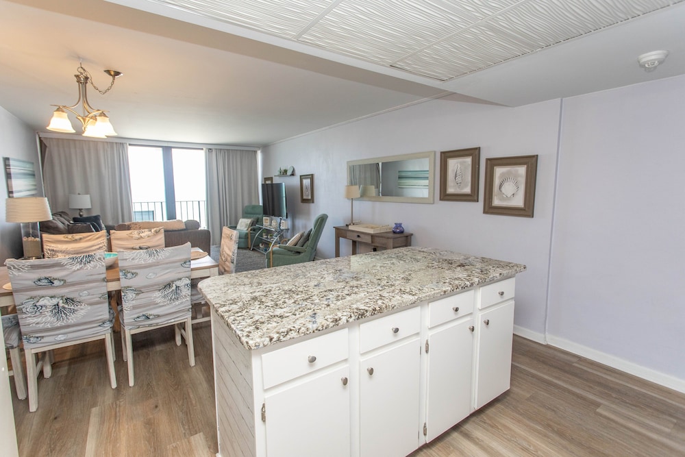 Royal Garden Resort 415 2 Bedroom Condo by RedAwning - photo 18