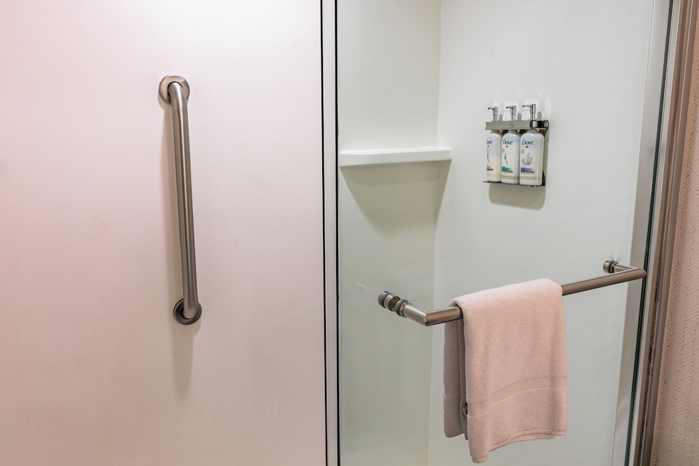 Holiday Inn & Suites Oakland Airport by IHG - photo 29