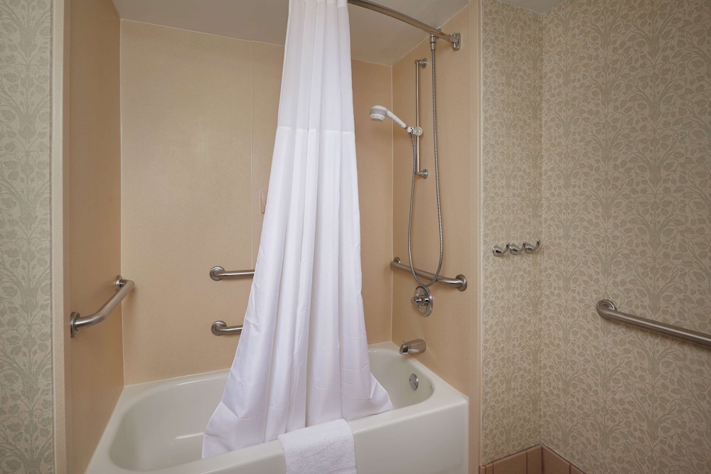 Hampton Inn Shrewsbury - photo 13