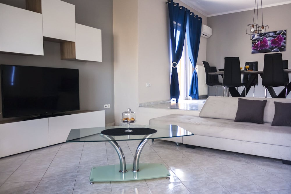 Villa Chris — 4-Star Luxury Hotel in Rethymno, Greece