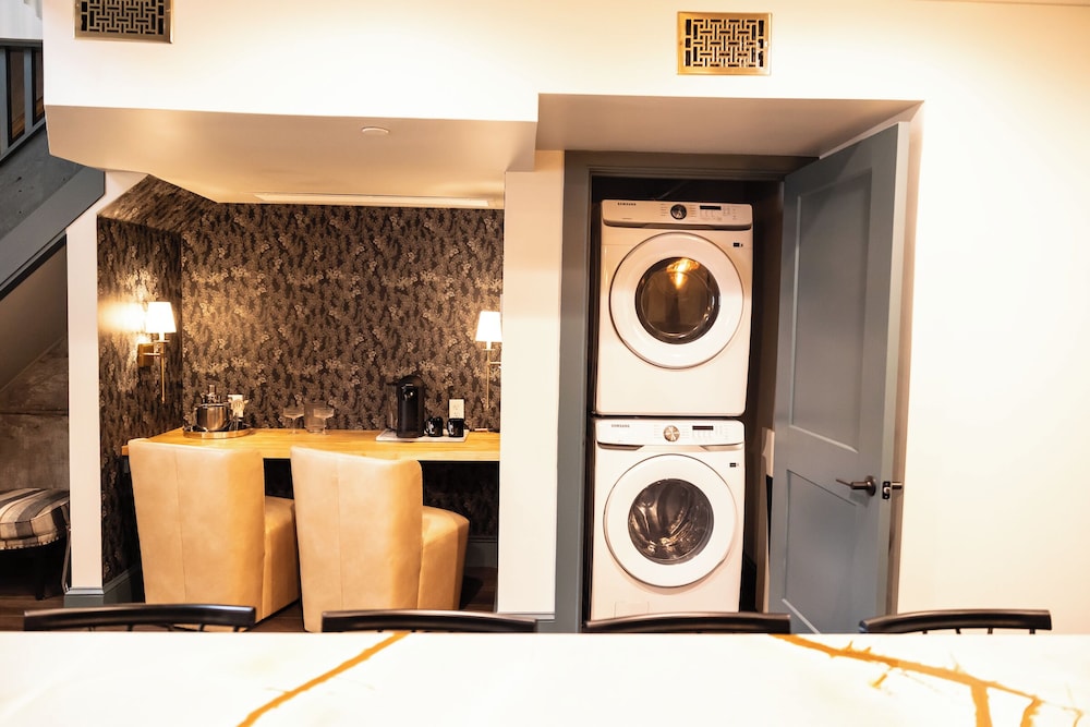 The Gas Lamp Hotel 3BR Suite Edison - photo 10
