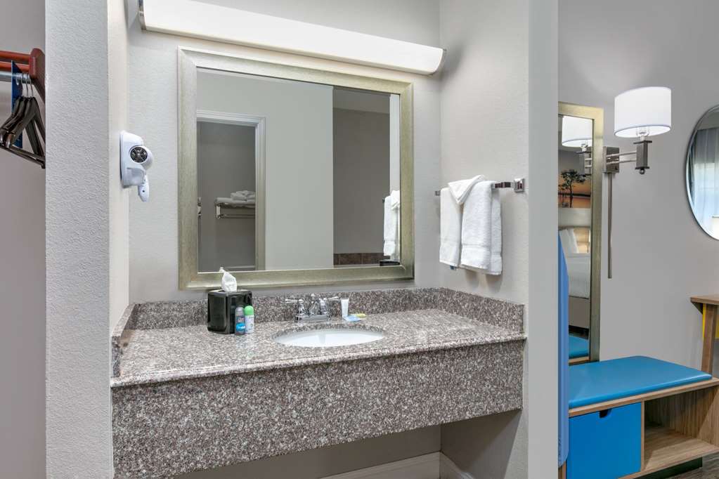 Days Inn & Suites by Wyndham Cabot - photo 38