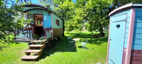 Les roulottes - carbon neutral hotel in Unknown City