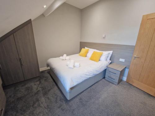 Central Reading Modern 3BR flat Walk to station and high street