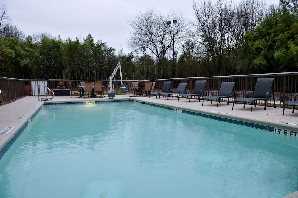 Hampton Inn Madison - photo 17