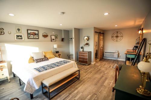 The Blue Buffalo Motel - photo 46