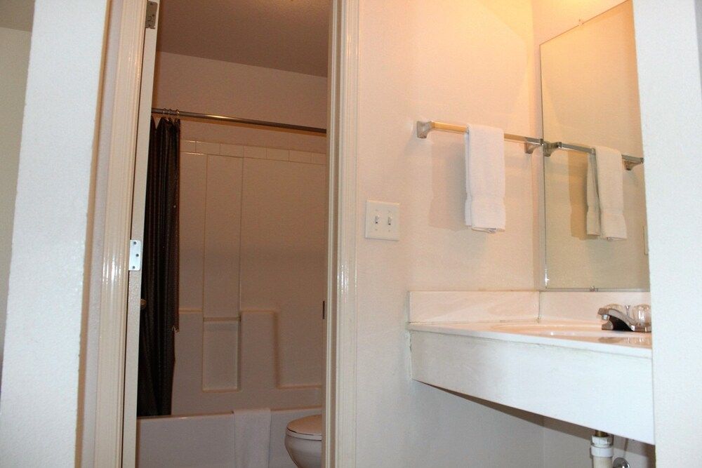 Adobe Inn Motel - photo 6