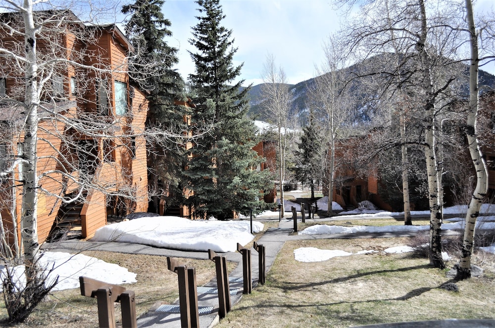 Tennis Townhome 2 Bed 2.5 Bath - featured photo