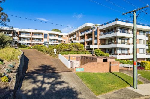 The Commodore 17 9 11 Donald St water views Wi Fi — 4-Star Luxury Hotel in Nelson Bay, Australia