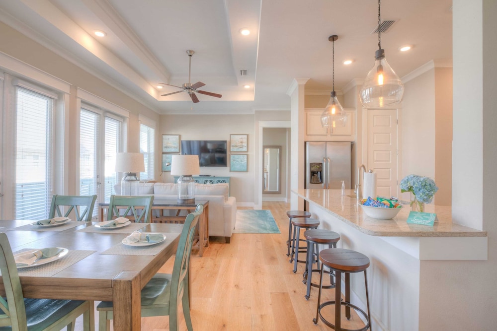 30A Sandpiper by AvantStay In Prominence 2 Pools Gym Access 2 Bikes Incl in Panama City Beach, United States