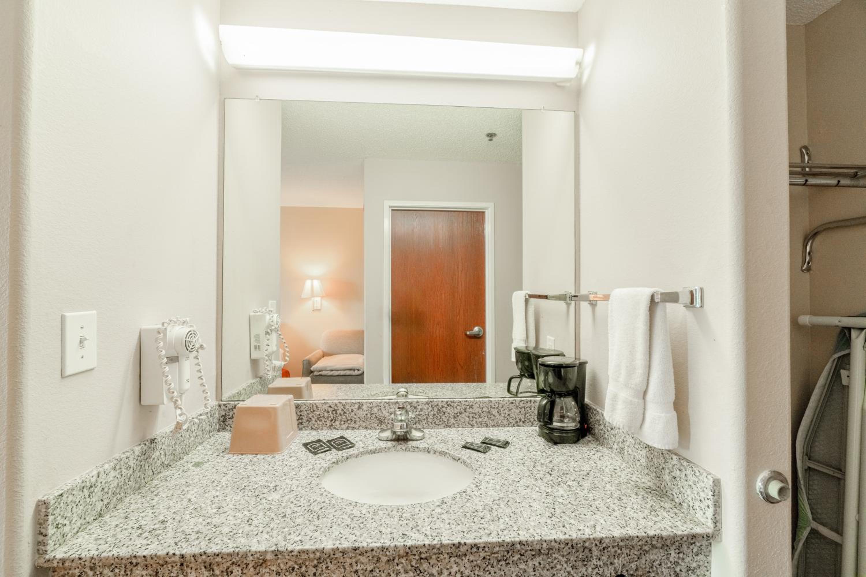 Capital O Fairway Inn Baytown La Porte TX - photo 36