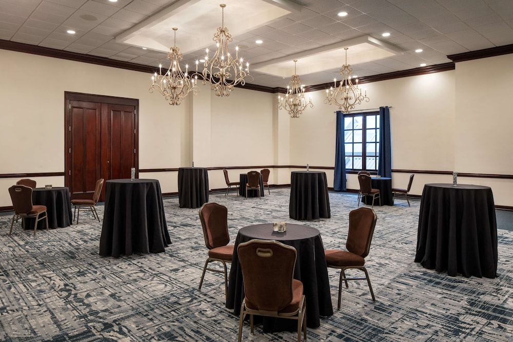 Embassy Suites by Hilton New Orleans - photo 52
