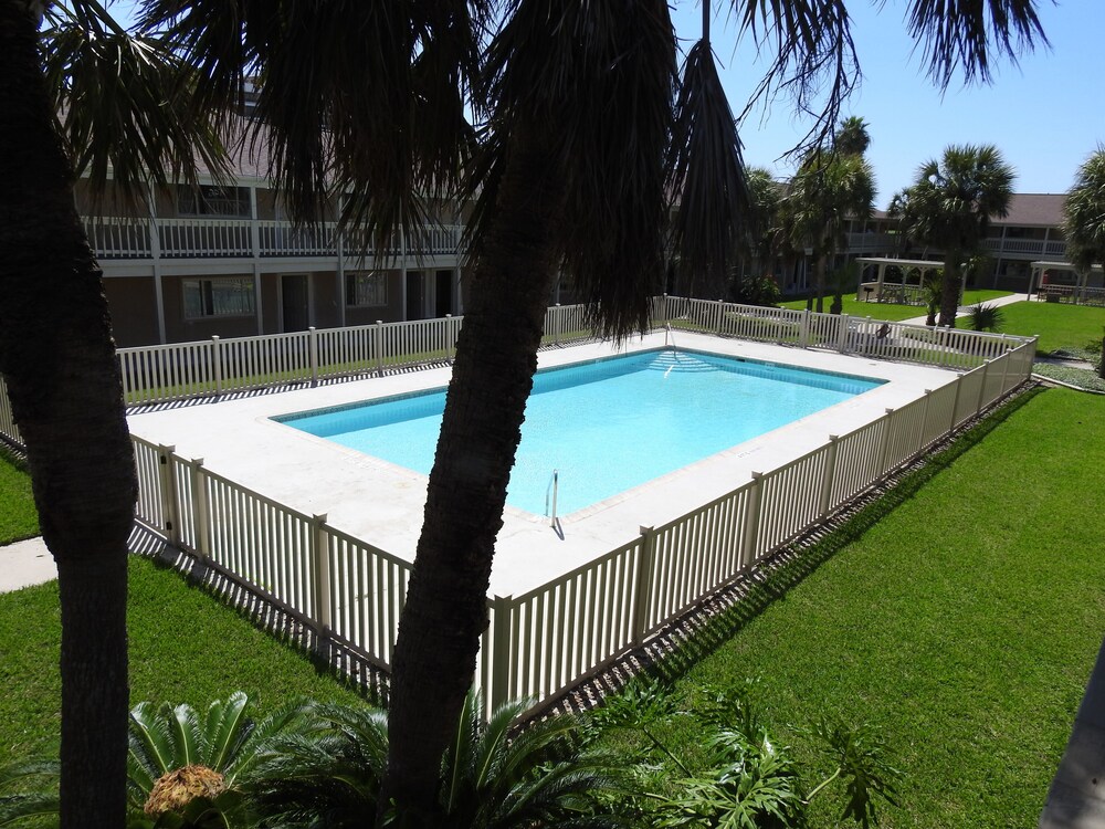Courtyard #219 - photo 17