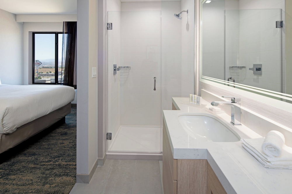 SpringHill Suites by Marriott Valencia - photo 16