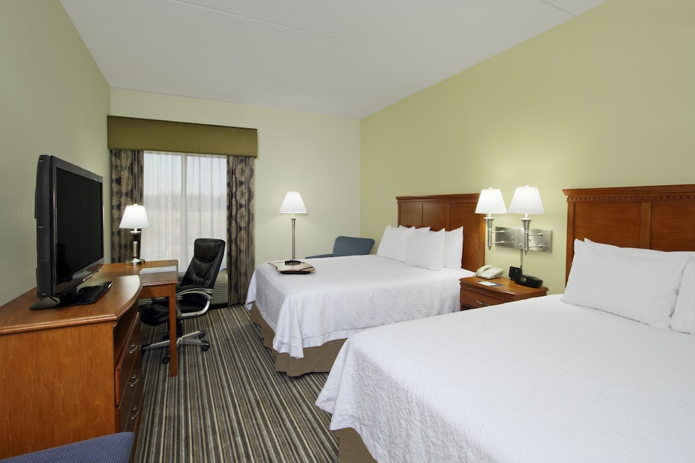 Hampton Inn Ashtabula - photo 10