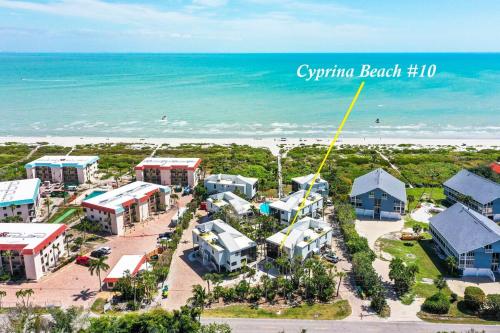 Spacious 3BR Retreat On Sanibel Island Steps To The Water in Sanibel, United States