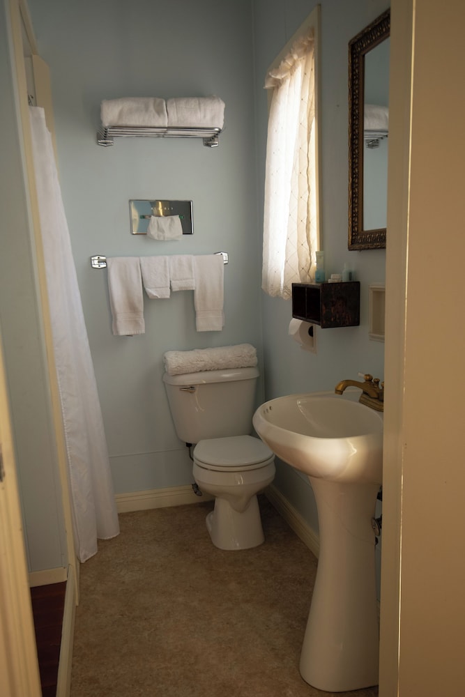 The Boho Buffalo Inn - photo 41