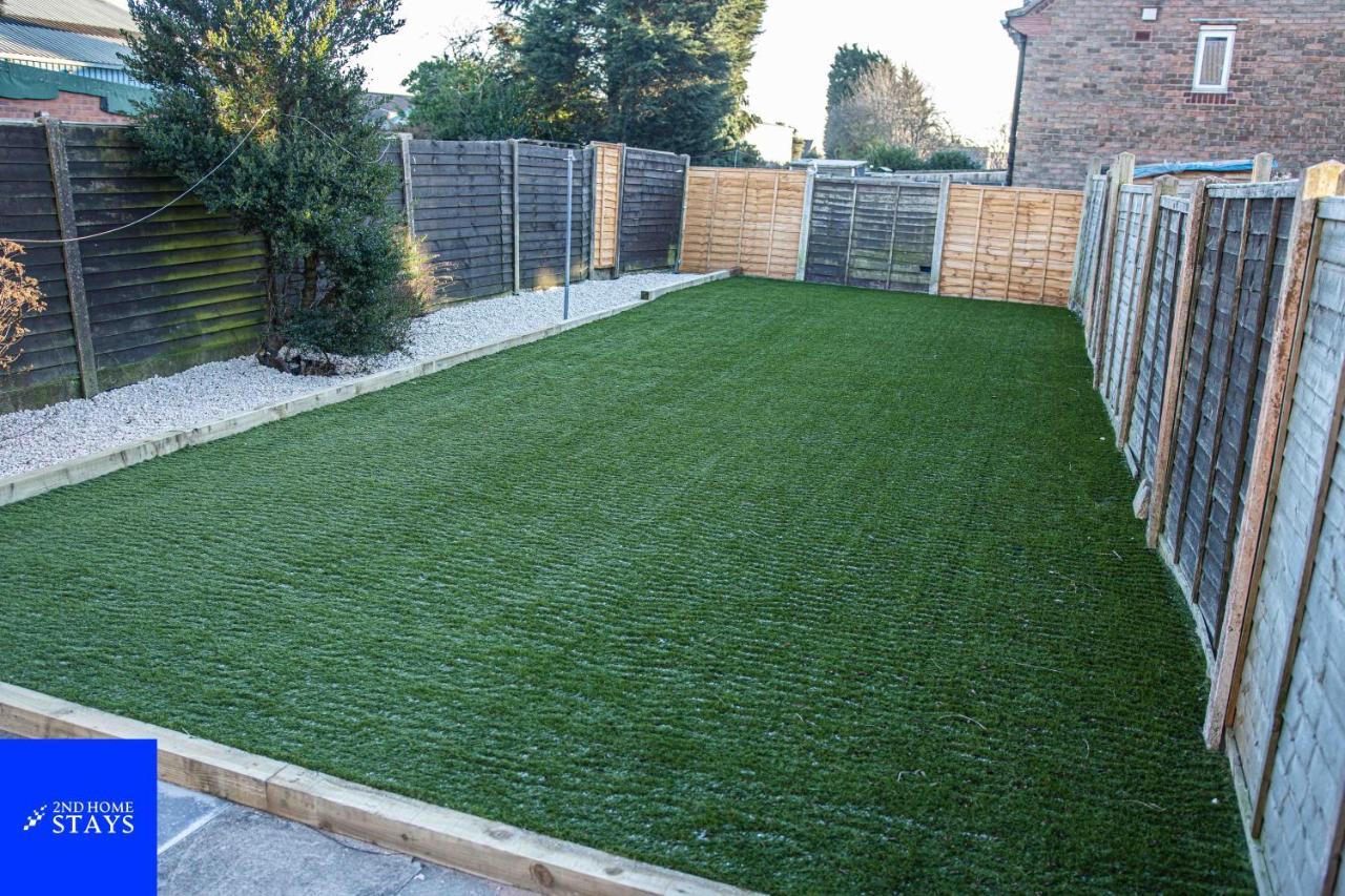 2ndHomeStays Walsall A Charming 3 Bed Home with Landscape View Suitable for Contractors and Families Large Parking for 3 Vans Sleeps 7 7 mins to J10 M6 and 21 mins to Birmingham — 4-Star Luxury Hotel in Bloxwich, United Kingdom