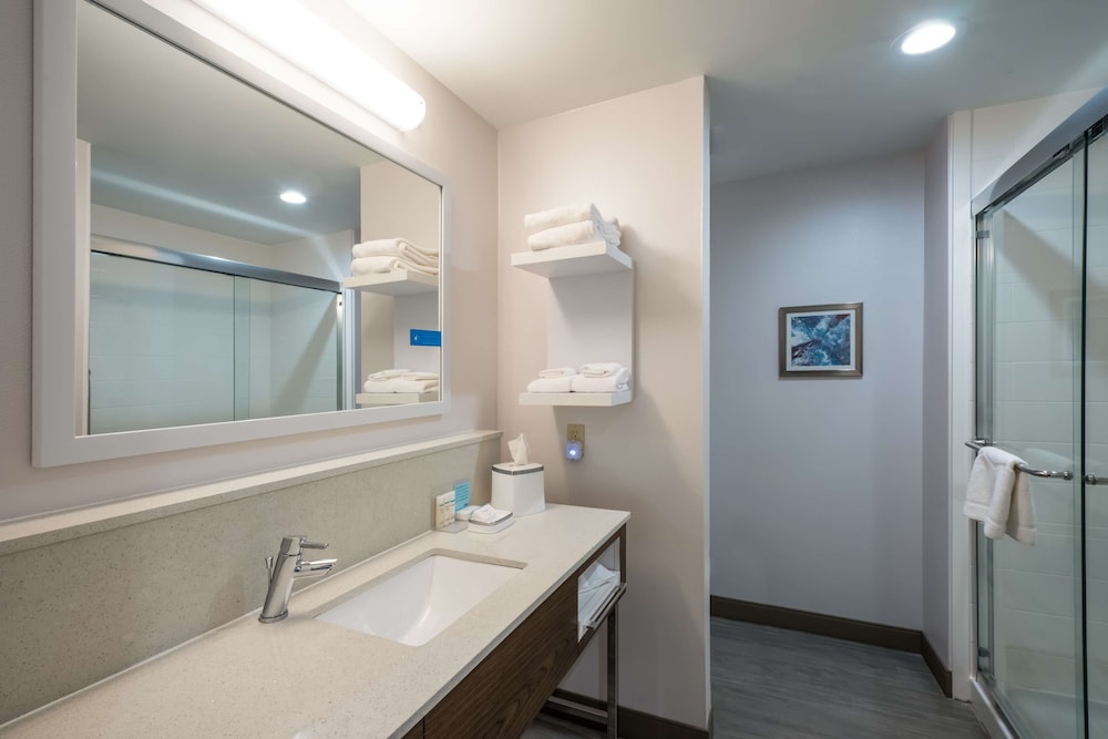 Hampton Inn Newport - photo 24