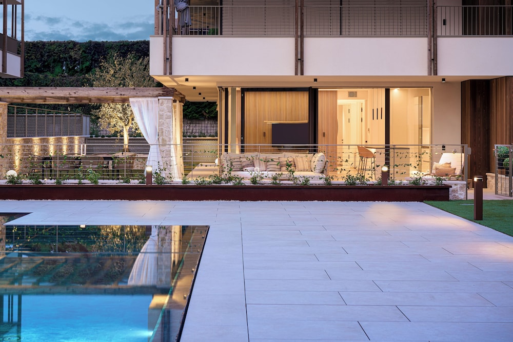 SalvatoreHomes Pure Luxury in the Centre of Bardolino with Pool & Private Jacuzzi Casa Olivia a 5 Star Luxury Collection at Lake Garda — 4-Star Luxury Hotel in Bardolino, Italy