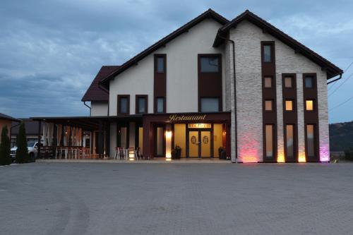 Pensiunea Rustik Lancram — 4-Star Luxury Hotel in Sebes, Romania