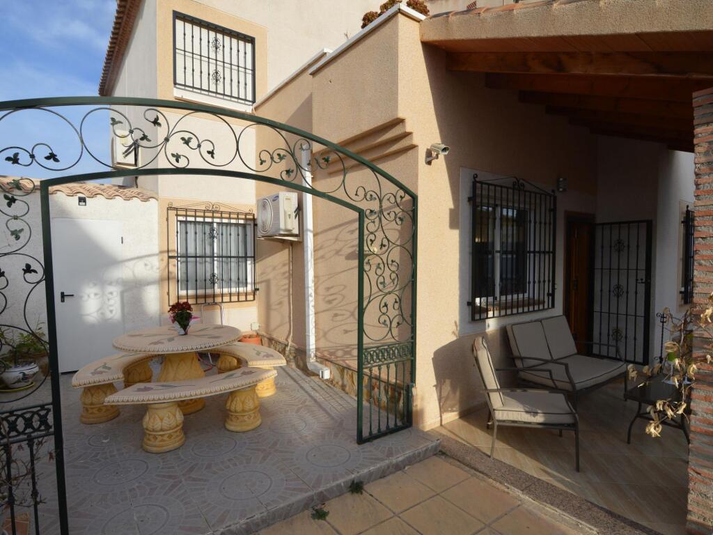 Modern Garden Home Algorfa — 4-Star Luxury Hotel in Algorfa, Spain