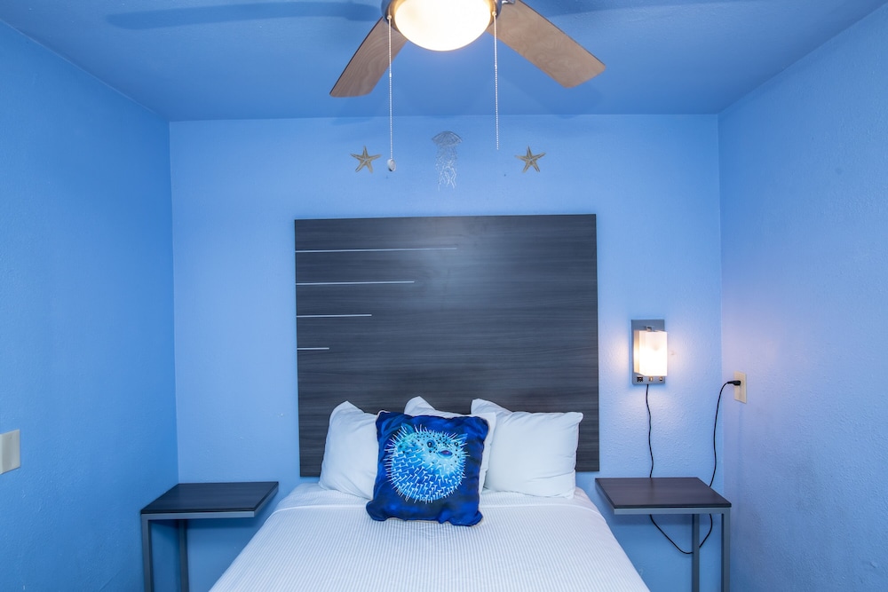 Aqua Breeze Inn - photo 32
