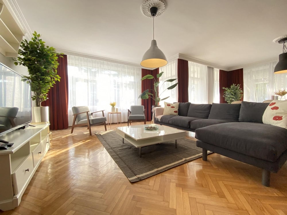 Missafir Spacious Flat Near Caddebostan Coast — 4-Star Luxury Hotel in Istanbul, Turkey