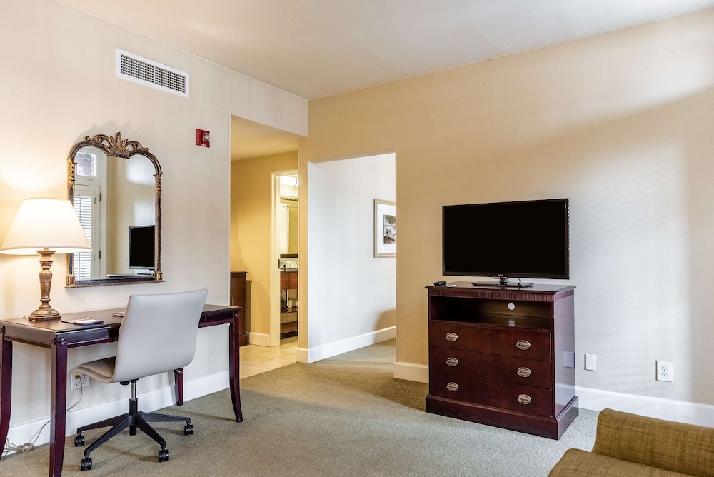Hampton Inn & Suites Birmingham Downtown Tutwiler - photo 27