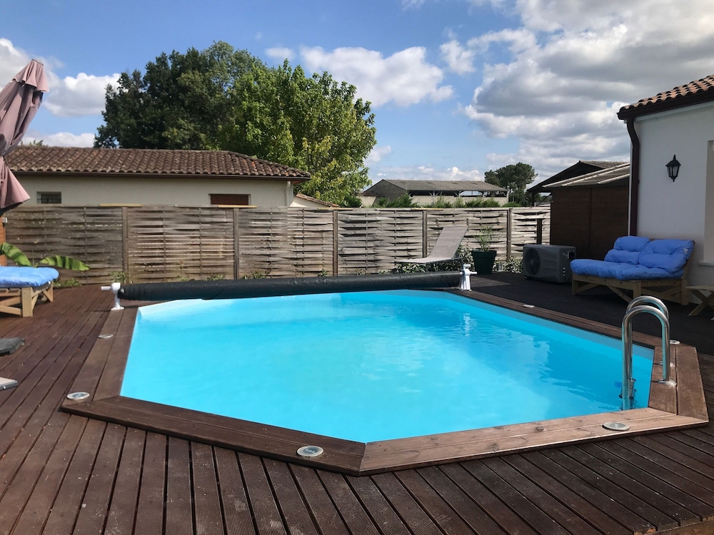 Zen Room in a Private Home With a Swimming Pool — 4-Star Luxury Hotel in Saint-Medard-De-Guizieres, France