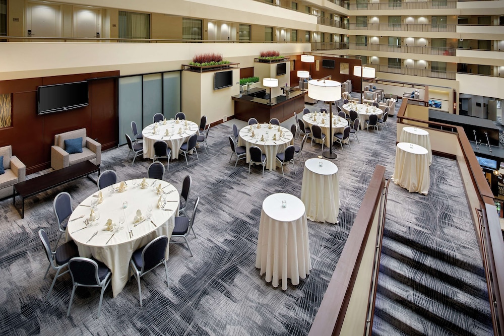Embassy Suites by Hilton Detroit Troy Auburn Hills - photo 9