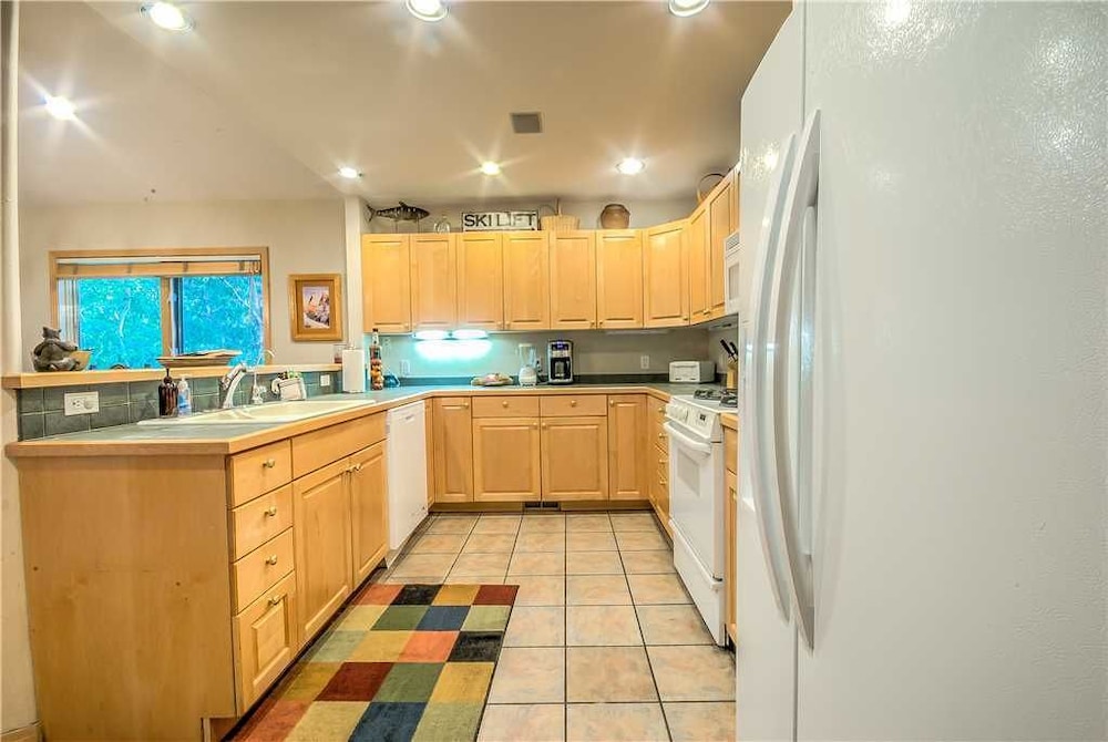 Cascades Townhomes Hood 1 — 4-Star Luxury Hotel in Steamboat Springs, United States