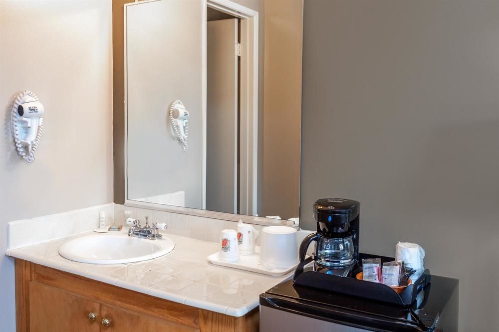 Super 8 by Wyndham Canoga Park - photo 18