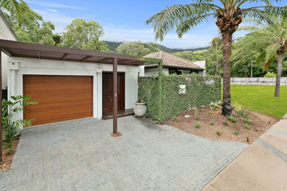 Esprit 9 Palm Cove in Palm Cove, Australia