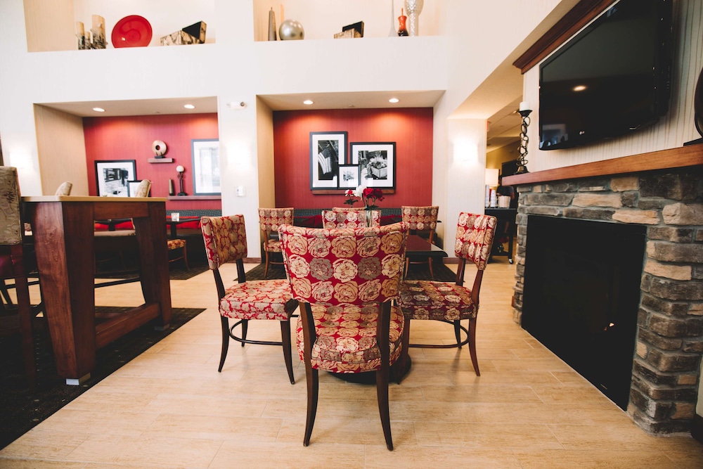 Hampton Inn & Suites Minot Airport - photo 4