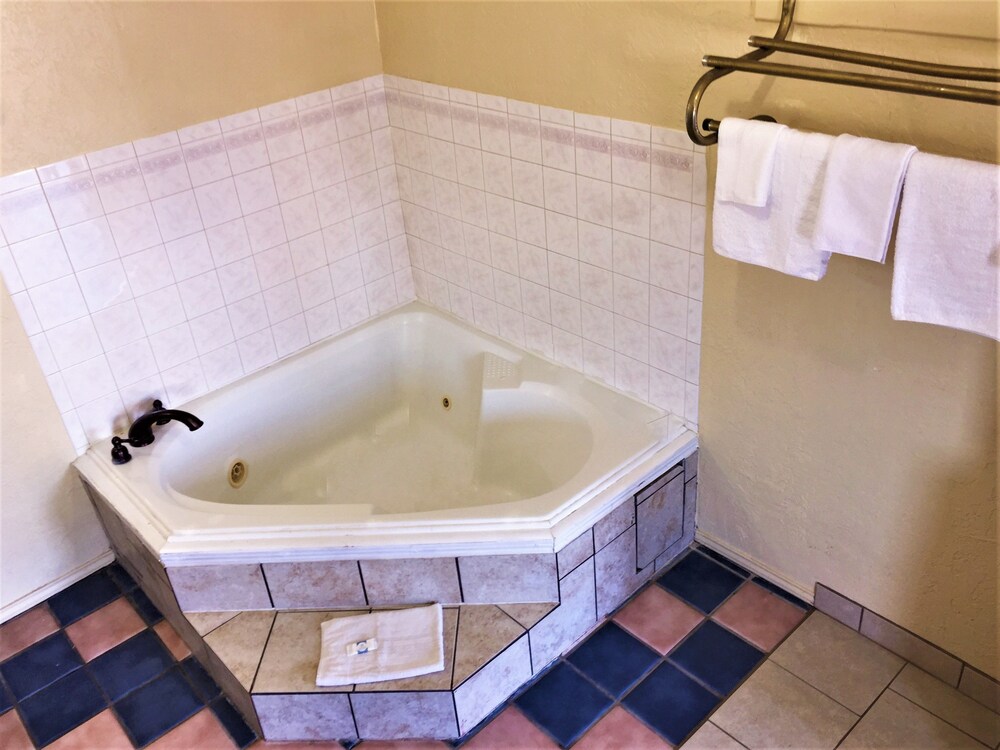 Economy Inn Lawton - photo 23