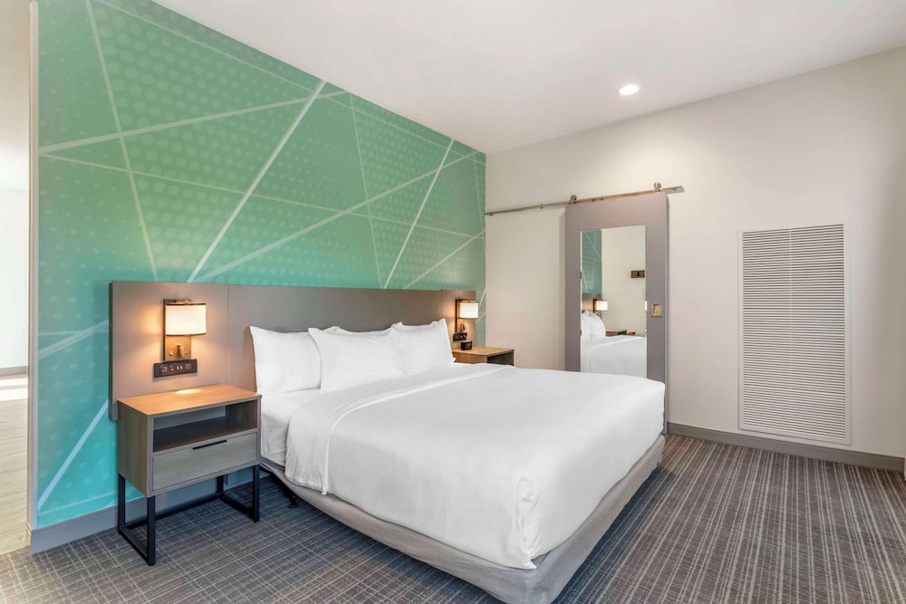 Comfort Suites Gatlinburg Downtown Convention Center - photo 18
