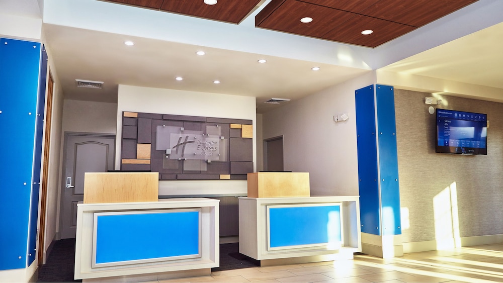 Holiday Inn Express & Suites Corona by IHG - photo 40