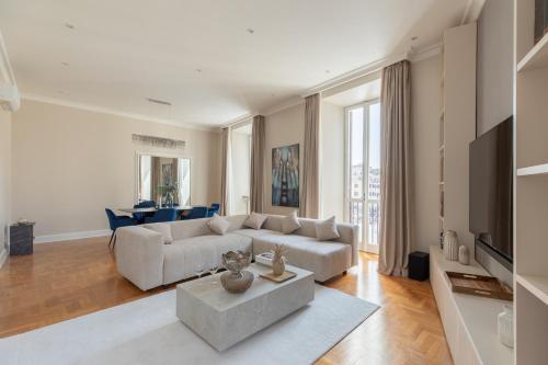 Spanish Steps Caesar Suites — 4-Star Luxury Hotel in Rome, Italy