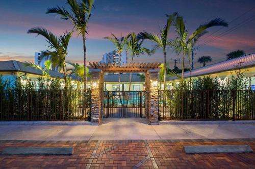 Bermuda Bungalows — 4-Star Luxury Hotel in West Palm Beach, United States