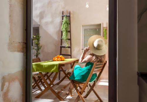 Cortile Syraka Apartment Ortigia Wifi — 4-Star Luxury Hotel in Siracusa, Italy