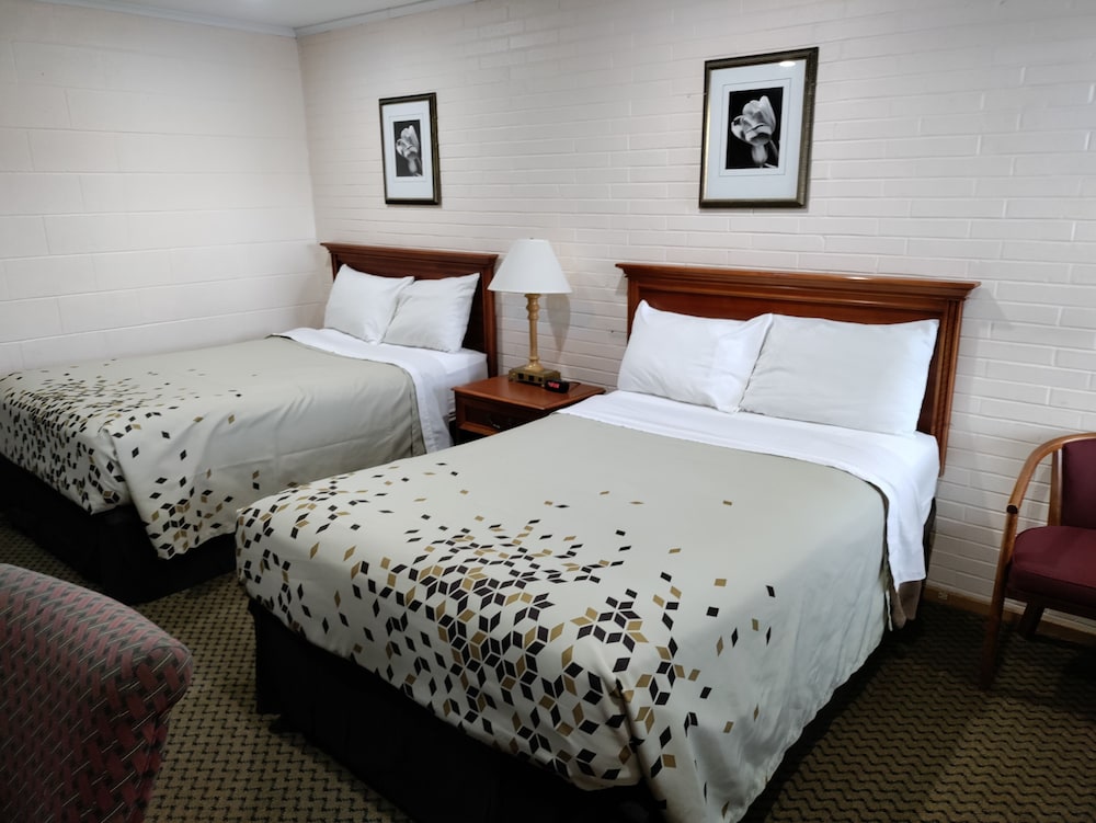 Indian Hills Inn & RV Park - photo 18