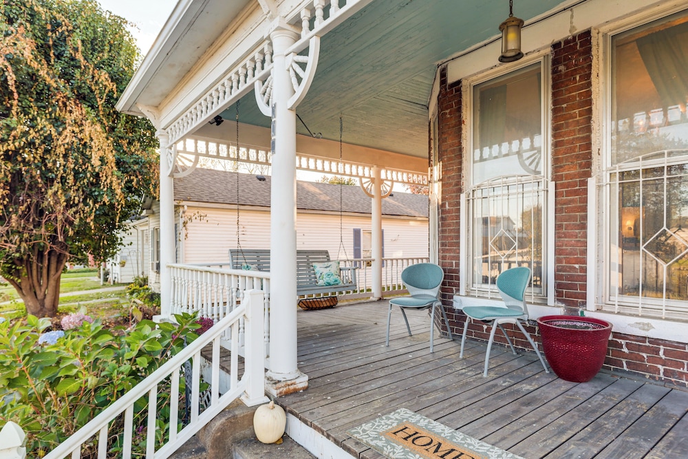 2 Blocks to Ohio River Historic Victorian Gem — hotel in Gallipolis