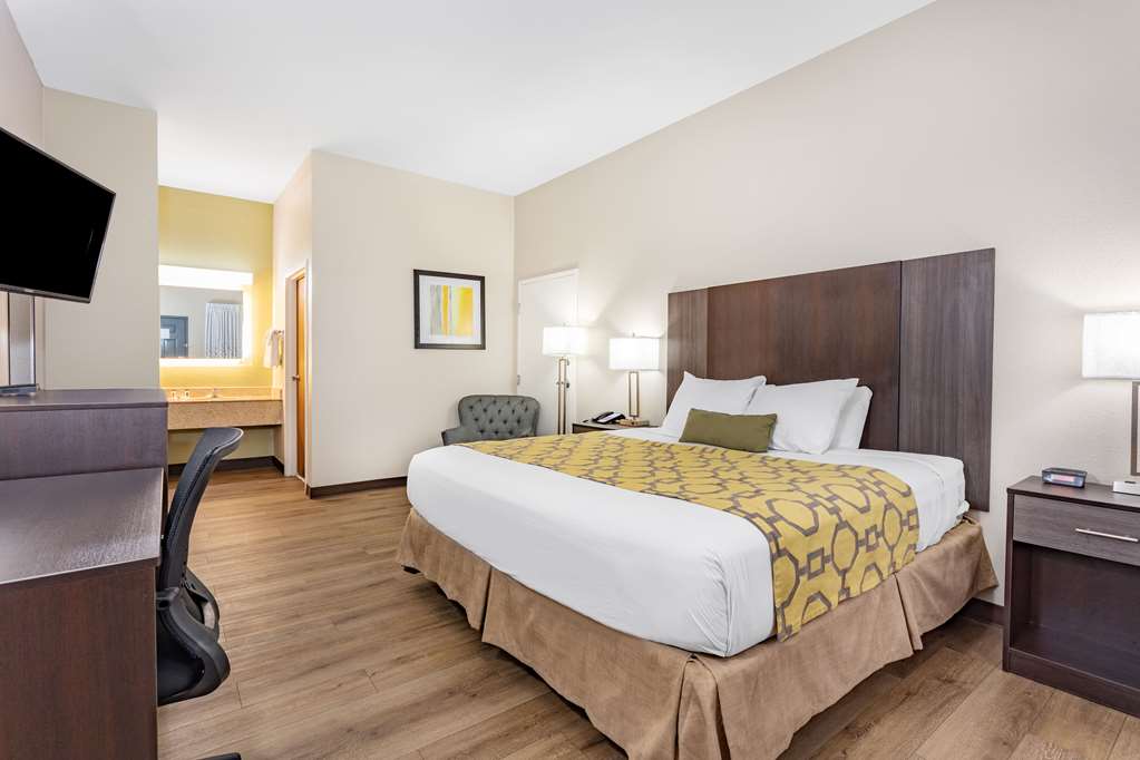 Baymont by Wyndham Midway Tallahassee - photo 17
