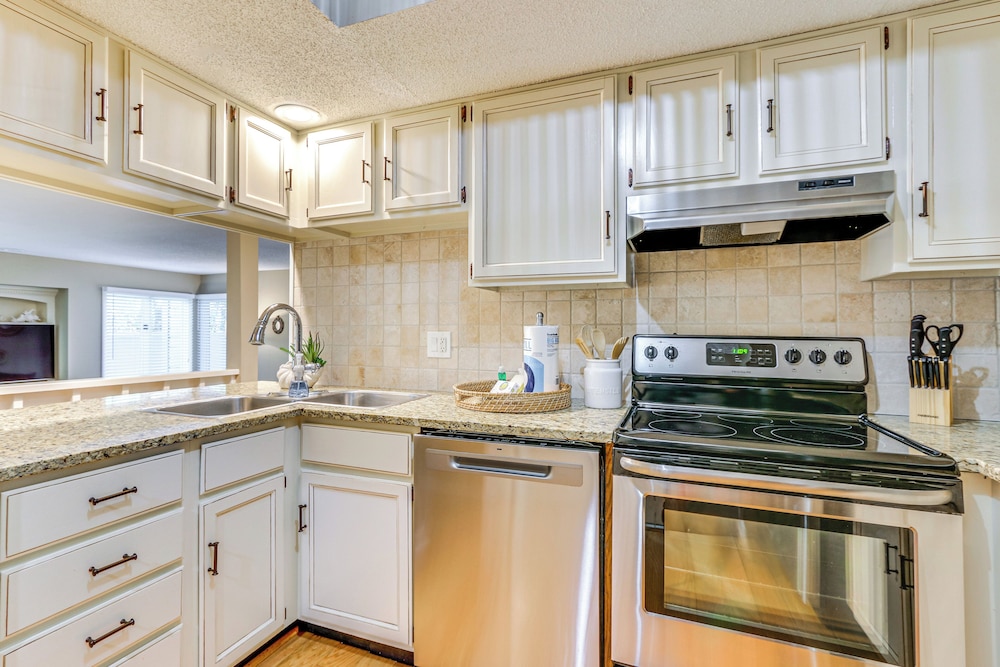 Resort Perks Beach Access: Condo in Hilton Head - photo 9