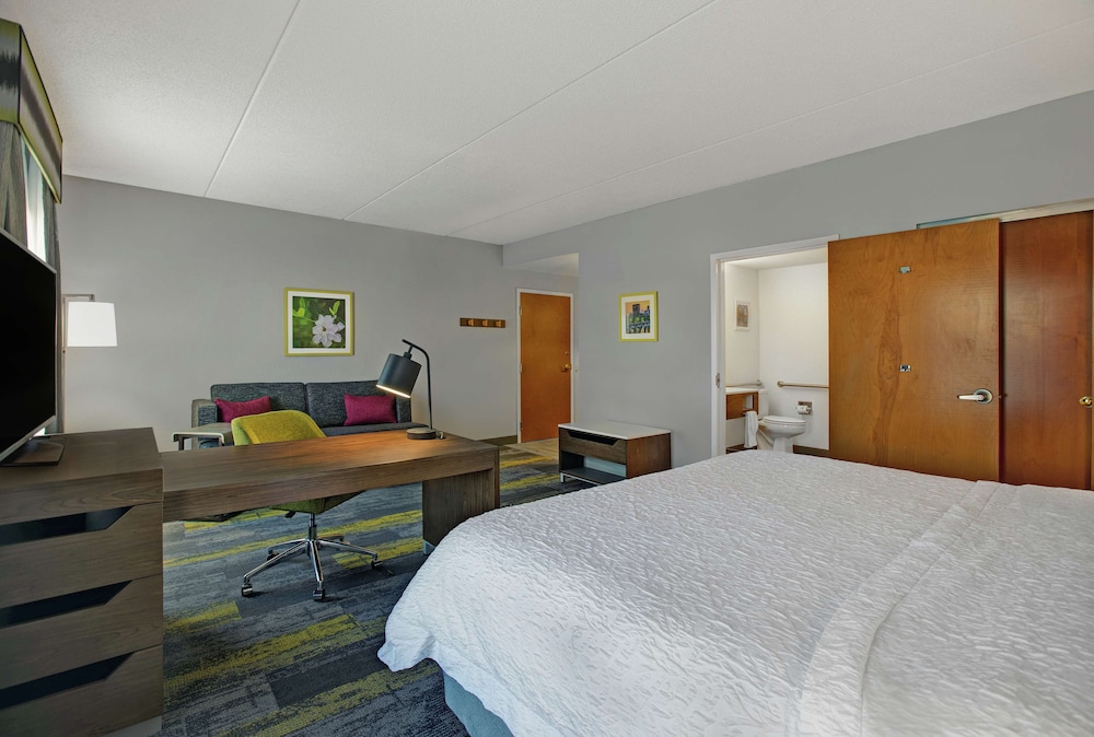 Hampton Inn & Suites Augusta West - photo 10