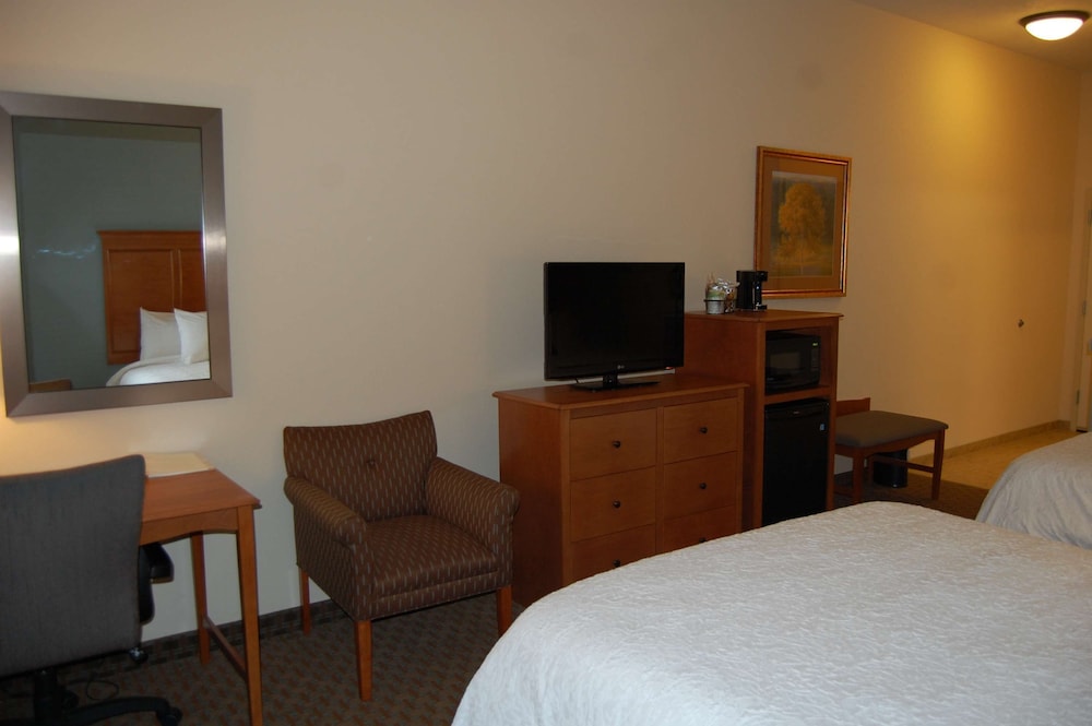 Hampton Inn Sidney NE - photo 17